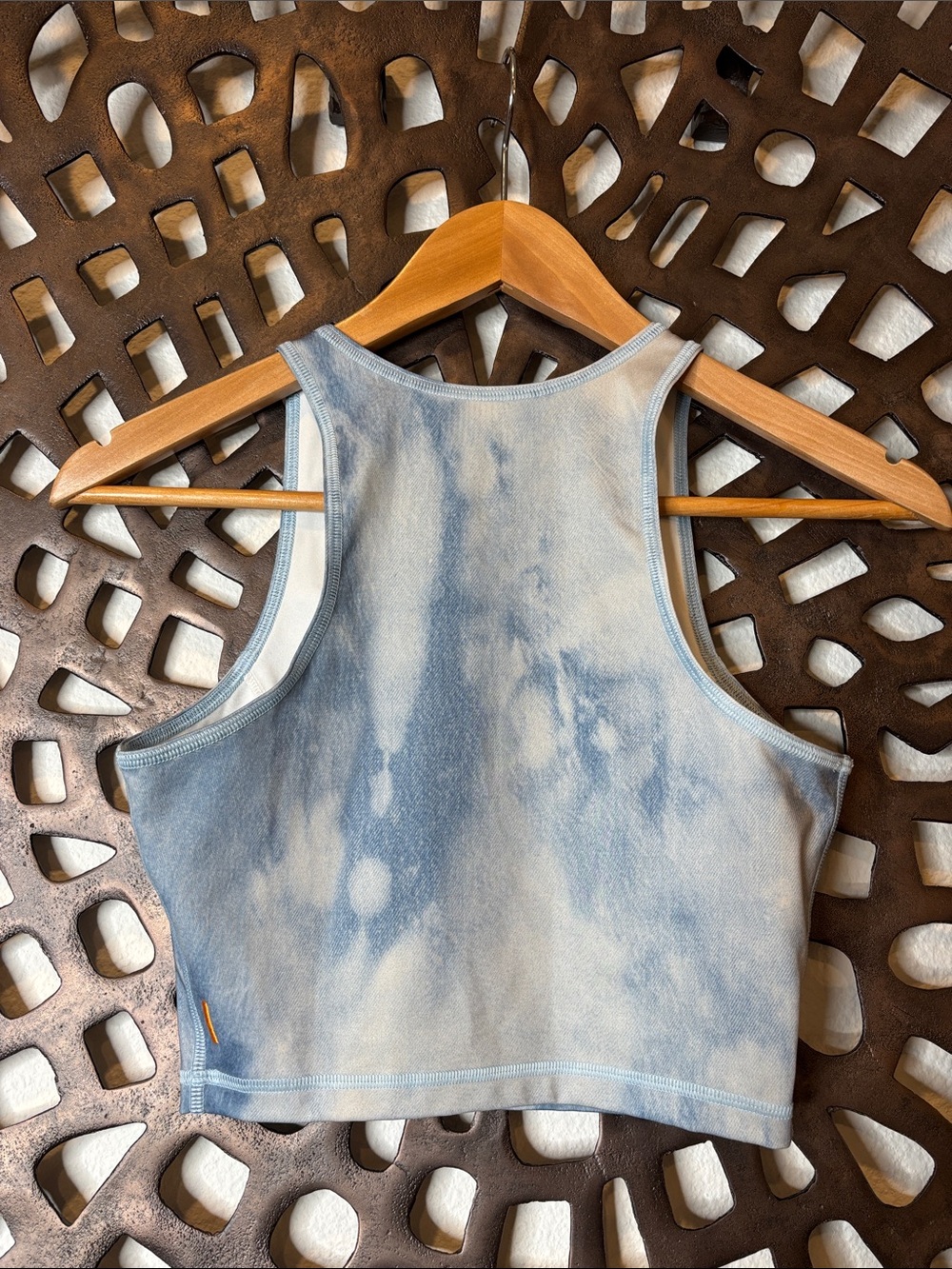 💙 Lucy Light Blue Tie-Dye Crop Tank Women’s XS Stretch Athletic Top 💙 - Picture 3 of 9